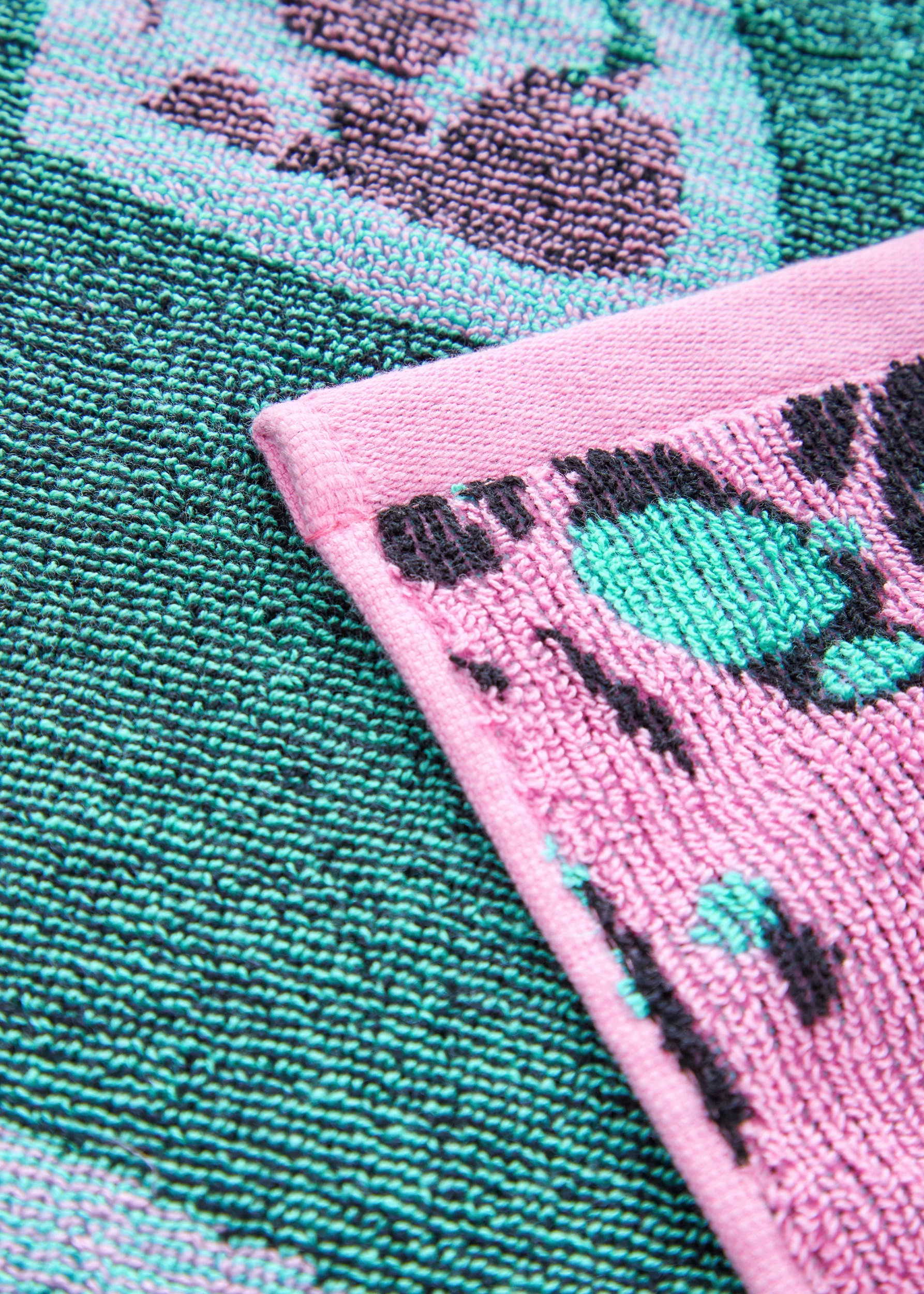 DP Poolside Pro Towel - Image 6